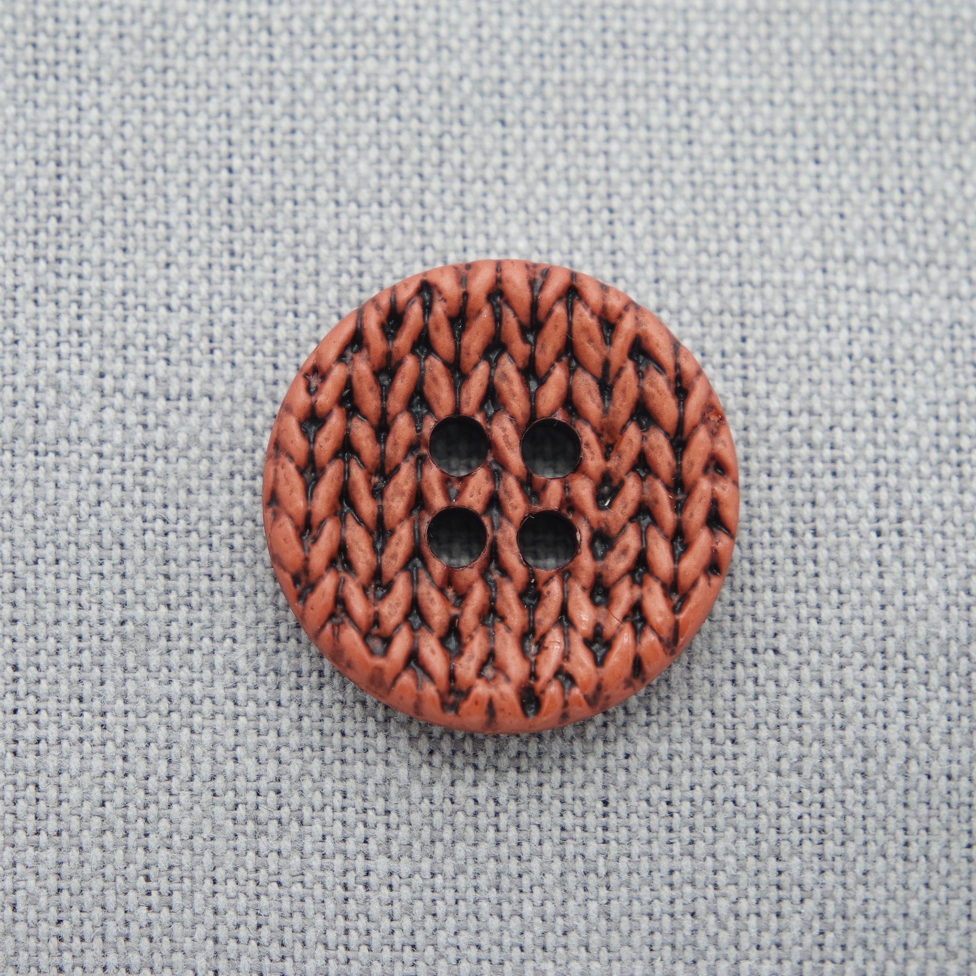 Plastic button, large 25002